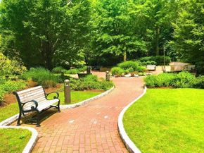 2 Hawthorne Pl 8C, Boston MA 02114