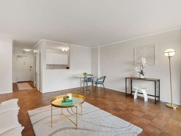 2 Hawthorne Pl 8C, Boston MA 02114