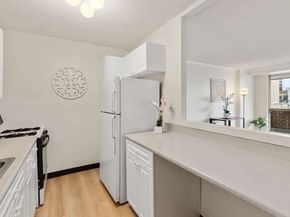 2 Hawthorne Pl 8C, Boston MA 02114