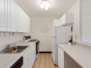 2 Hawthorne Pl 8C, Boston MA 02114