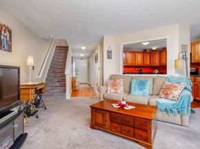 101 Bridle Cross Rd 101, Fitchburg MA 01420