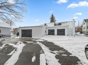 140 Hamilton St, Southbridge MA 01550