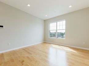 87 Parker St 403, Chelsea MA 02150