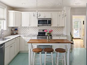 15 E Grove St, Middleboro MA 02346