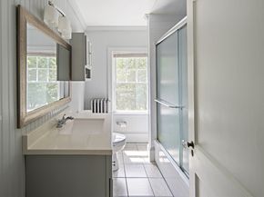 15 E Grove St, Middleboro MA 02346