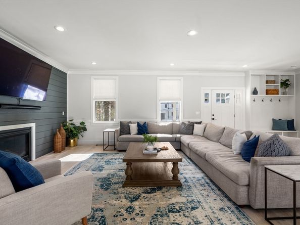 2 Lincoln Ct, Medfield MA 02052