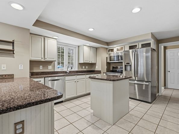 86 Hunter Rd, Uxbridge MA 01569