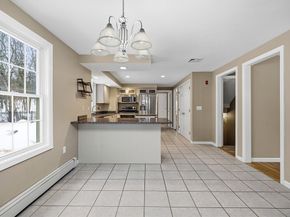 86 Hunter Rd, Uxbridge MA 01569