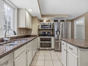 86 Hunter Rd, Uxbridge MA 01569