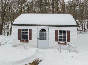 86 Hunter Rd, Uxbridge MA 01569