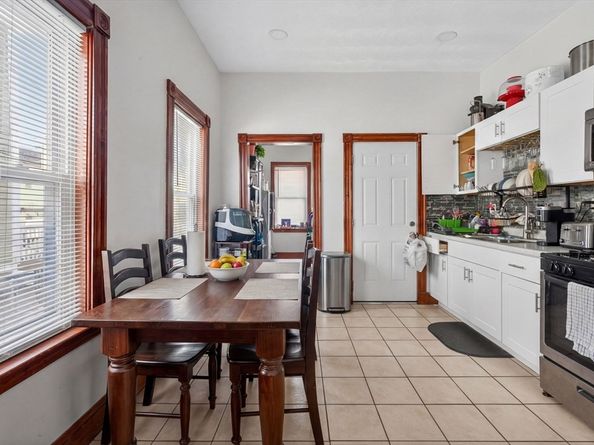 27 Larchmont St, Boston MA 02124