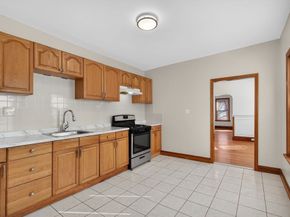 27 Larchmont St, Boston MA 02124