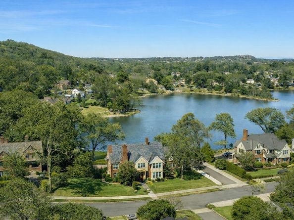 4 Dartmouth St, Winchester MA 01890