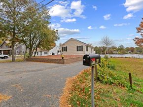 91 Agawam Lake Shore Drive, Wareham MA 02571