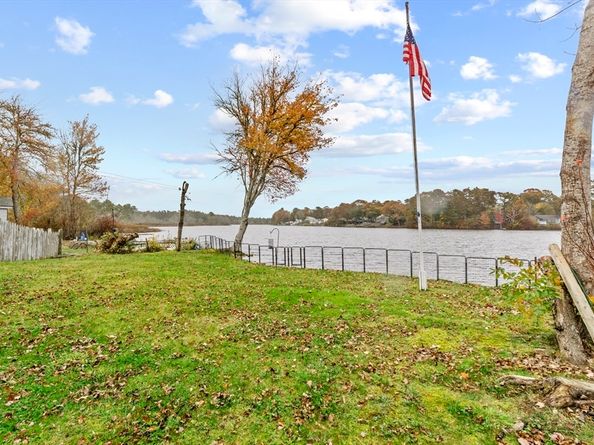 91 Agawam Lake Shore Drive, Wareham MA 02571