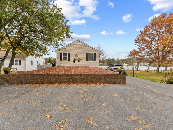 91 Agawam Lake Shore Drive, Wareham MA 02571