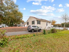 91 Agawam Lake Shore Drive, Wareham MA 02571