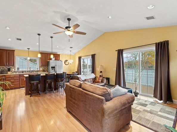 91 Agawam Lake Shore Drive, Wareham MA 02571