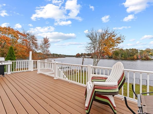 91 Agawam Lake Shore Drive, Wareham MA 02571