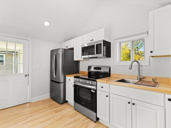 8 Charles St, Wareham MA 02571