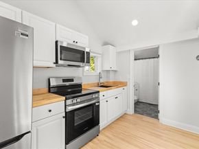 8 Charles St, Wareham MA 02571