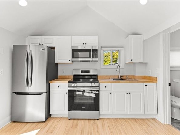 8 Charles St, Wareham MA 02571