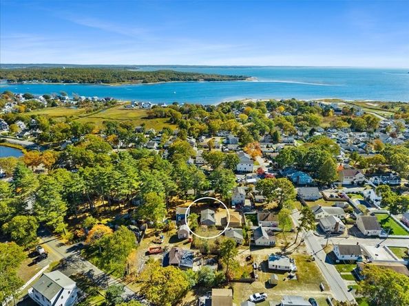 8 Charles St, Wareham MA 02571