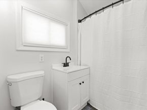 8 Charles St, Wareham MA 02571