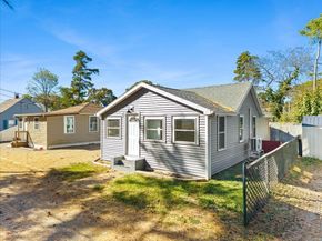 8 Charles St, Wareham MA 02571