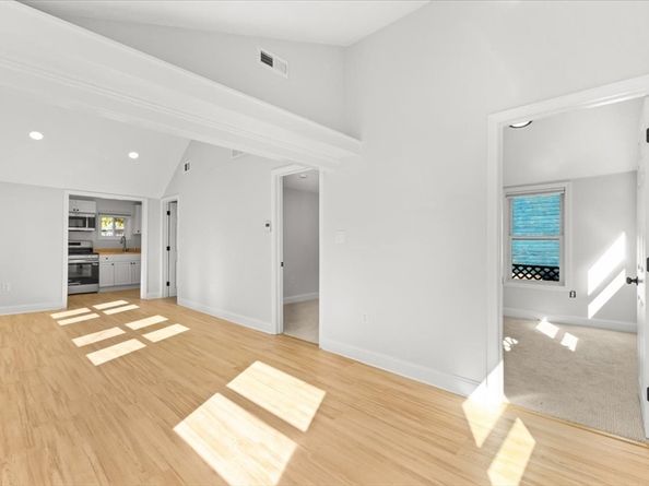 8 Charles St, Wareham MA 02571
