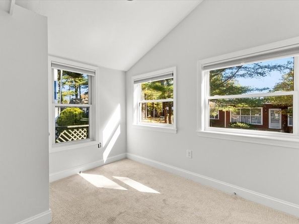 8 Charles St, Wareham MA 02571