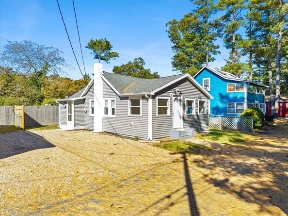 8 Charles St, Wareham MA 02571