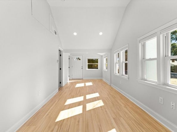 8 Charles St, Wareham MA 02571