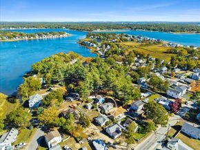 8 Charles St, Wareham MA 02571