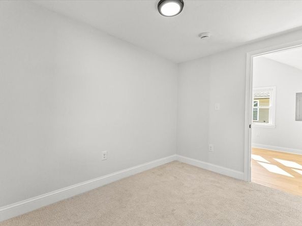 8 Charles St, Wareham MA 02571