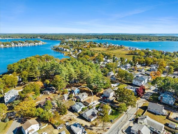 8 Charles St, Wareham MA 02571