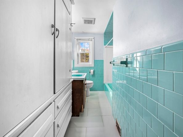 399 Union St, Leominster MA 01453