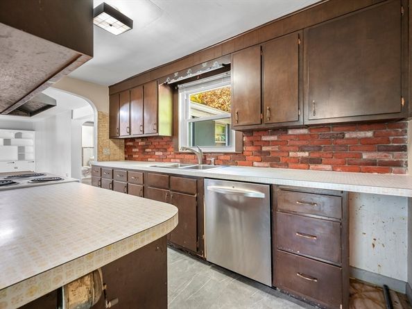 399 Union St, Leominster MA 01453