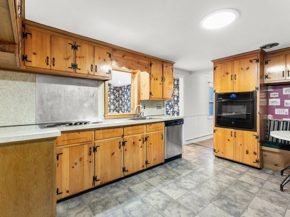 71 Cabot St, Milton MA 02186