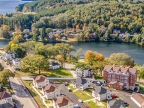 66 Oak St 66, Clinton MA 01510