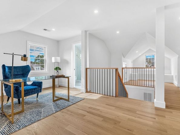286 Nevada 286, Newton MA 02460