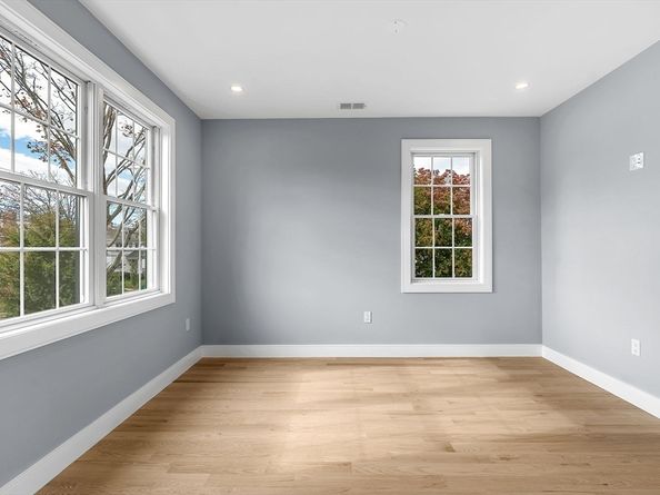 286 Nevada 286, Newton MA 02460