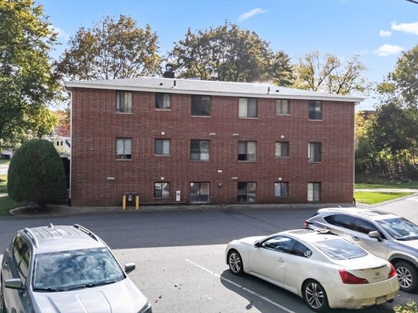 320 Elm St, Southbridge MA 01550