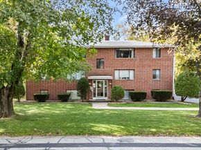 320 Elm St, Southbridge MA 01550