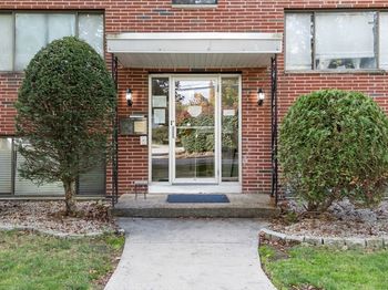 320 Elm St