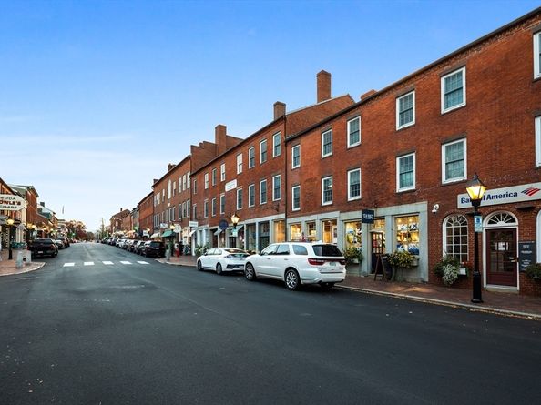 26 Beacon Ave, Newburyport MA 01950