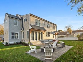 26 Beacon Ave, Newburyport MA 01950