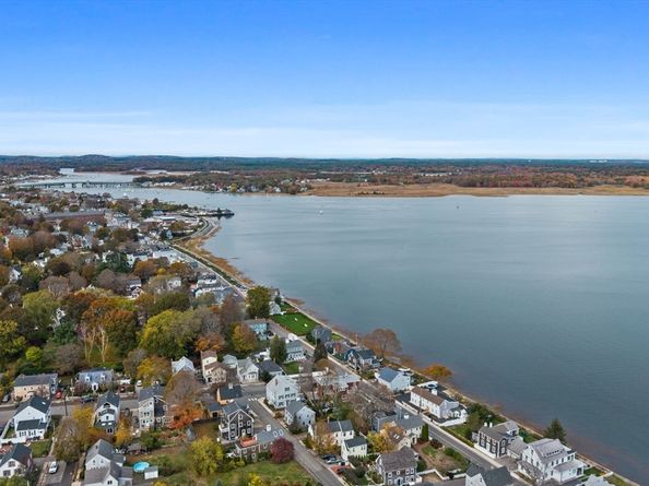 26 Beacon Ave, Newburyport MA 01950