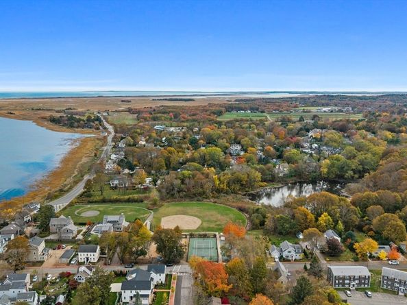 26 Beacon Ave, Newburyport MA 01950