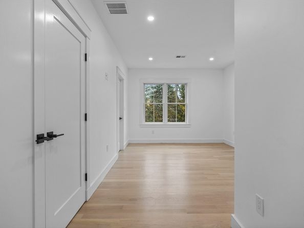 26 Beacon Ave, Newburyport MA 01950